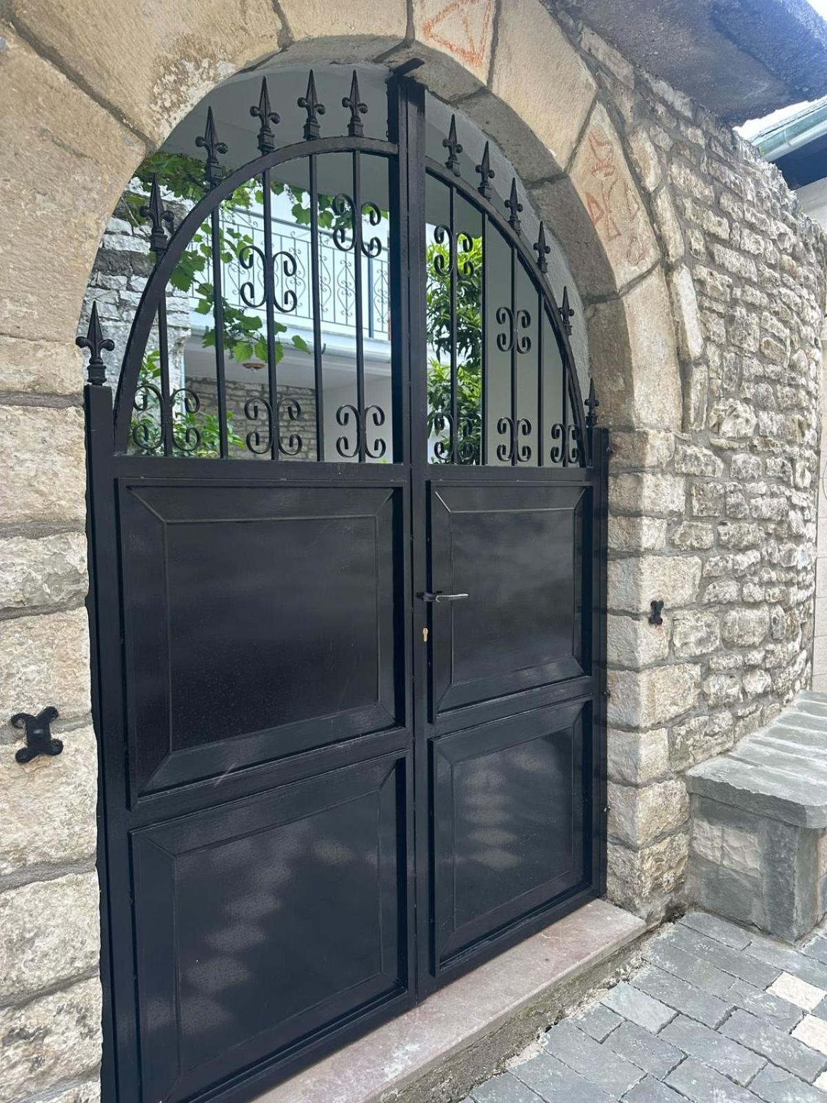 Traditional House Shapllo Gjirokastra Kültér fotó